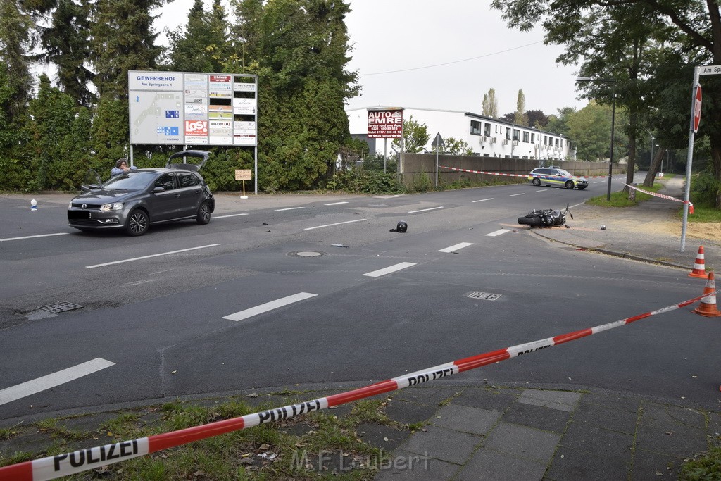 Schwerer Krad PKW Unfall Koeln Muelheim Am Springborn Cottbuserstr P003.JPG - Miklos Laubert